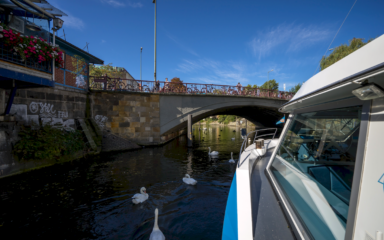 landwehrkanal-berlin-brueckenfahrt-schiffahrt